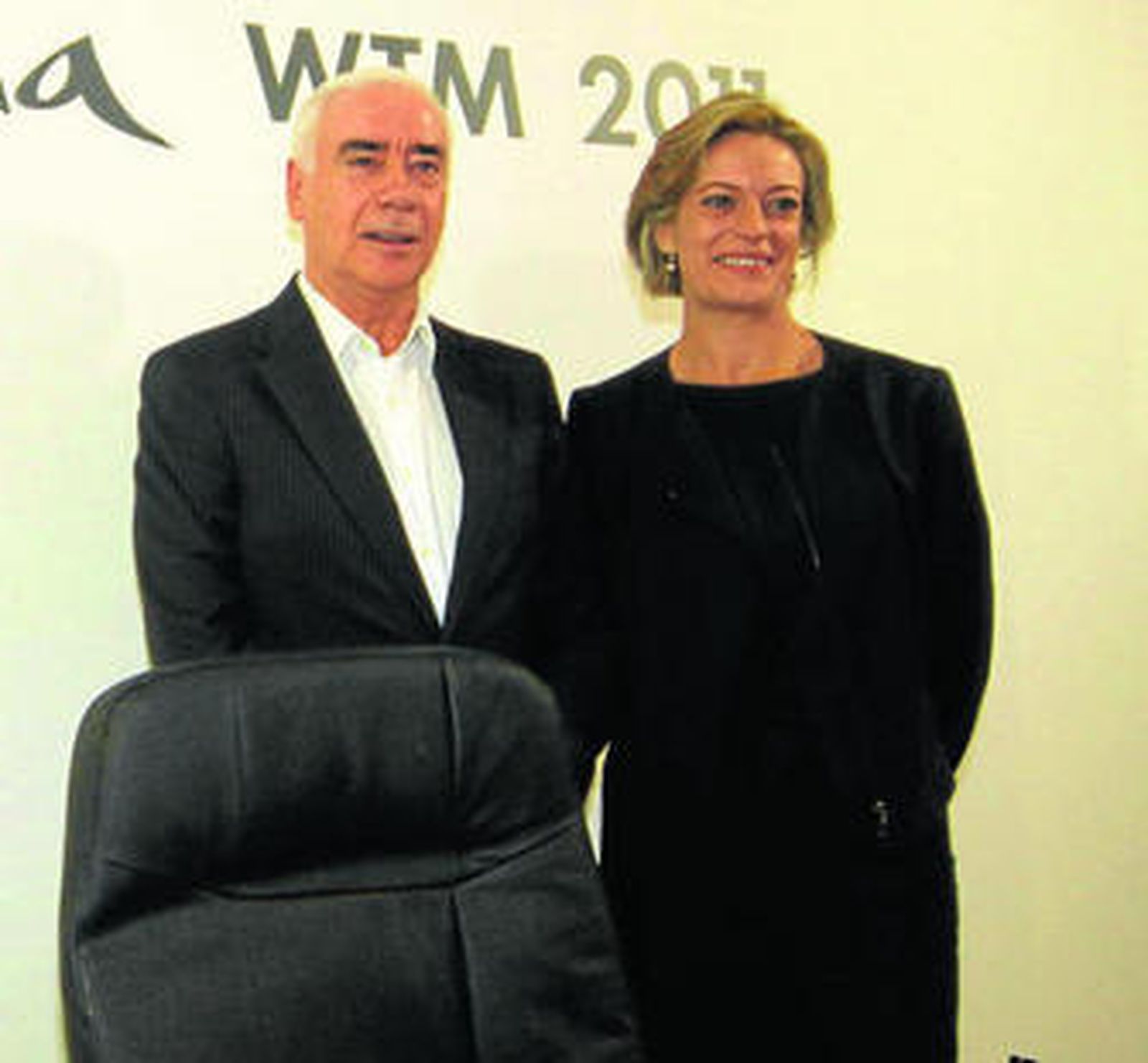 Luciano Alonso junto a Montserrat Reyes, en la World travel Market.