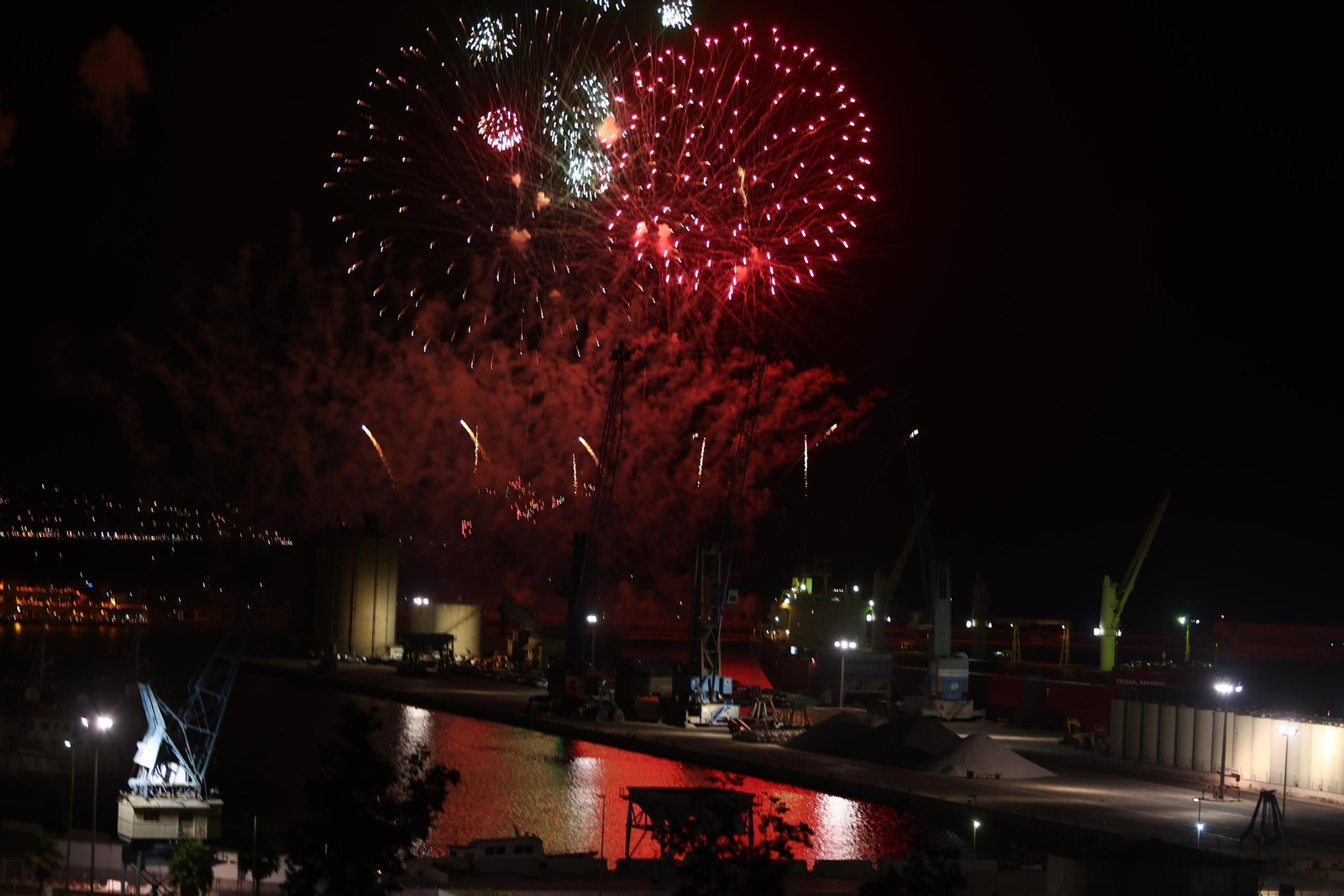 Las mejores fotos de los fuegos artificiales de la Feria de Málaga 2024