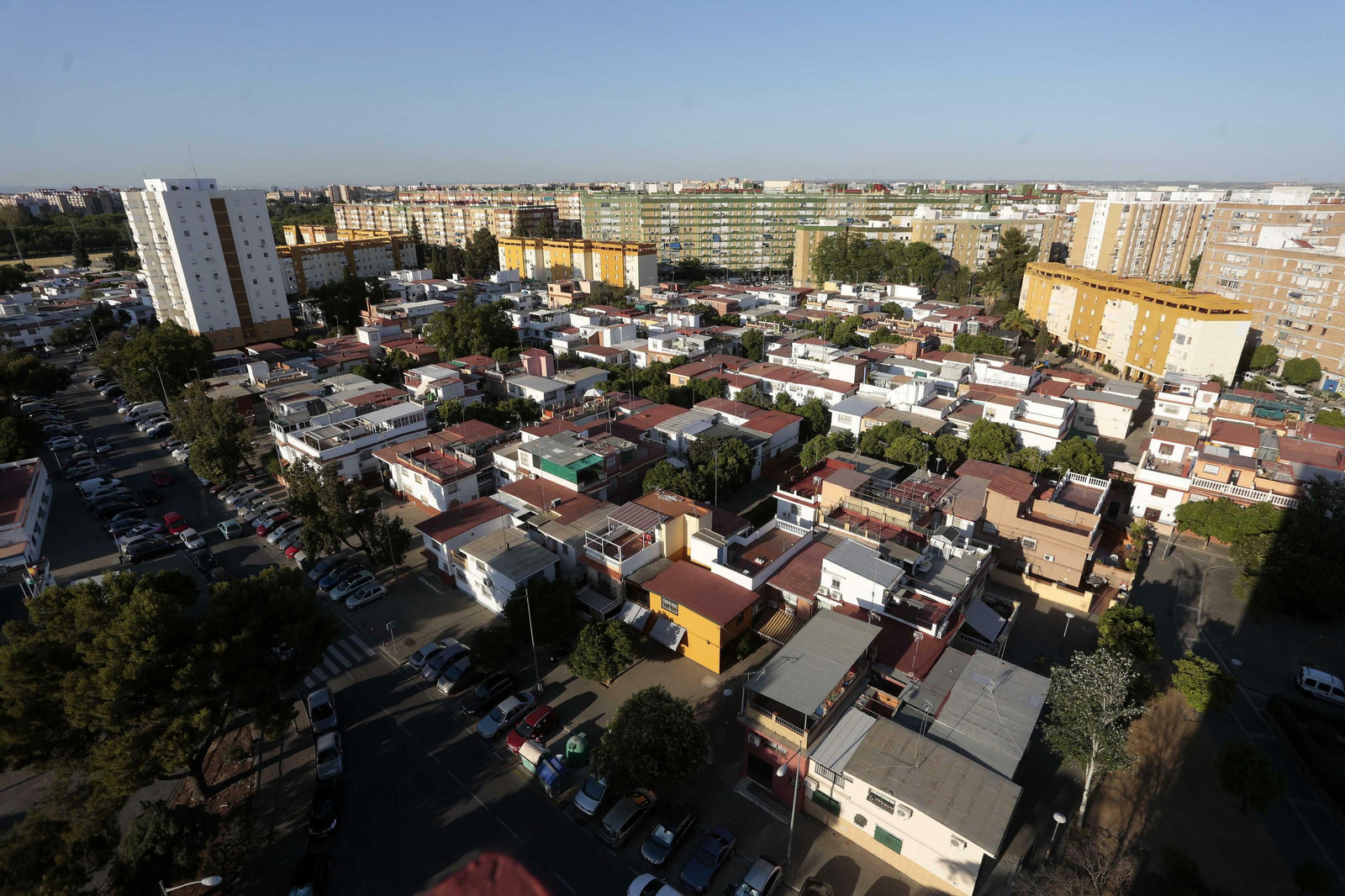 La barriada Juan XXIII vista desde una de las cuatro torretas de once plantas.