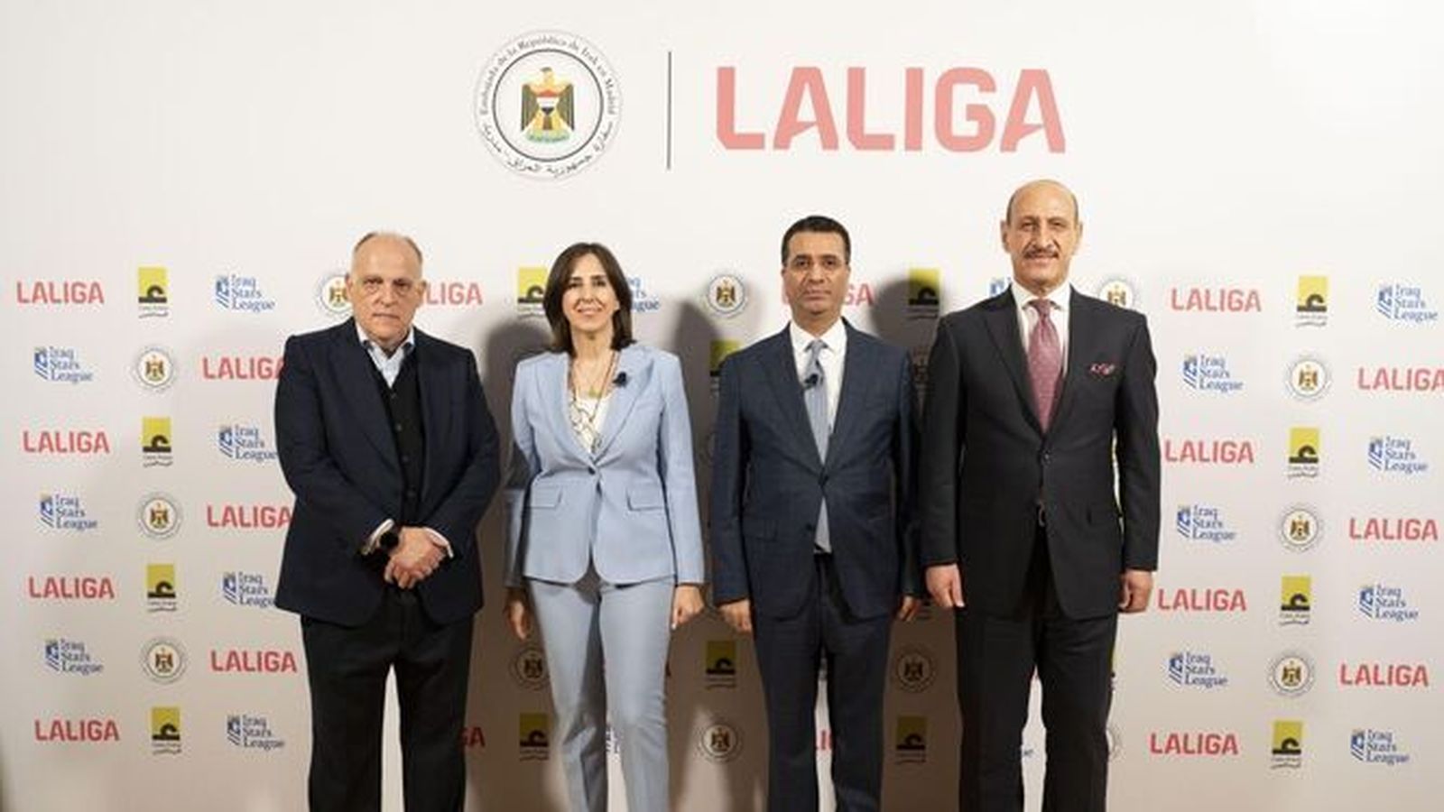 Una imagen del acto de Javier Tebas con representantes del fútbol en Iraq.