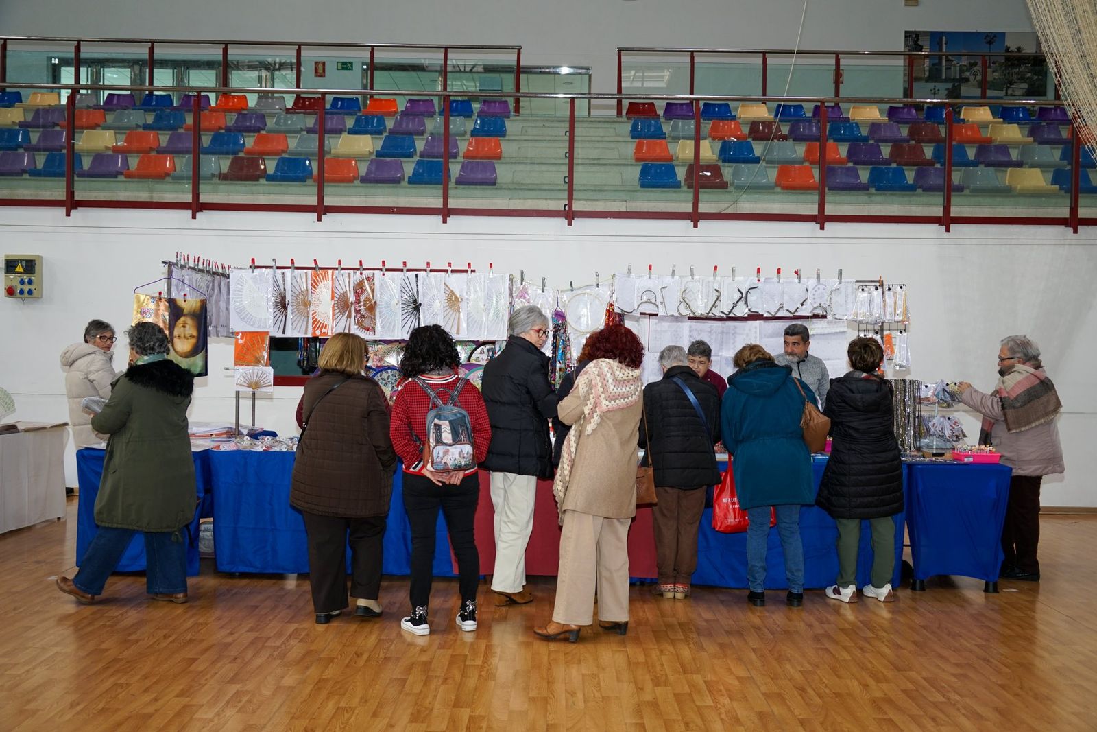 Encajeras de toda la provincia vuelven a convertir a Vícar en la capital de la artesanía y la tradición