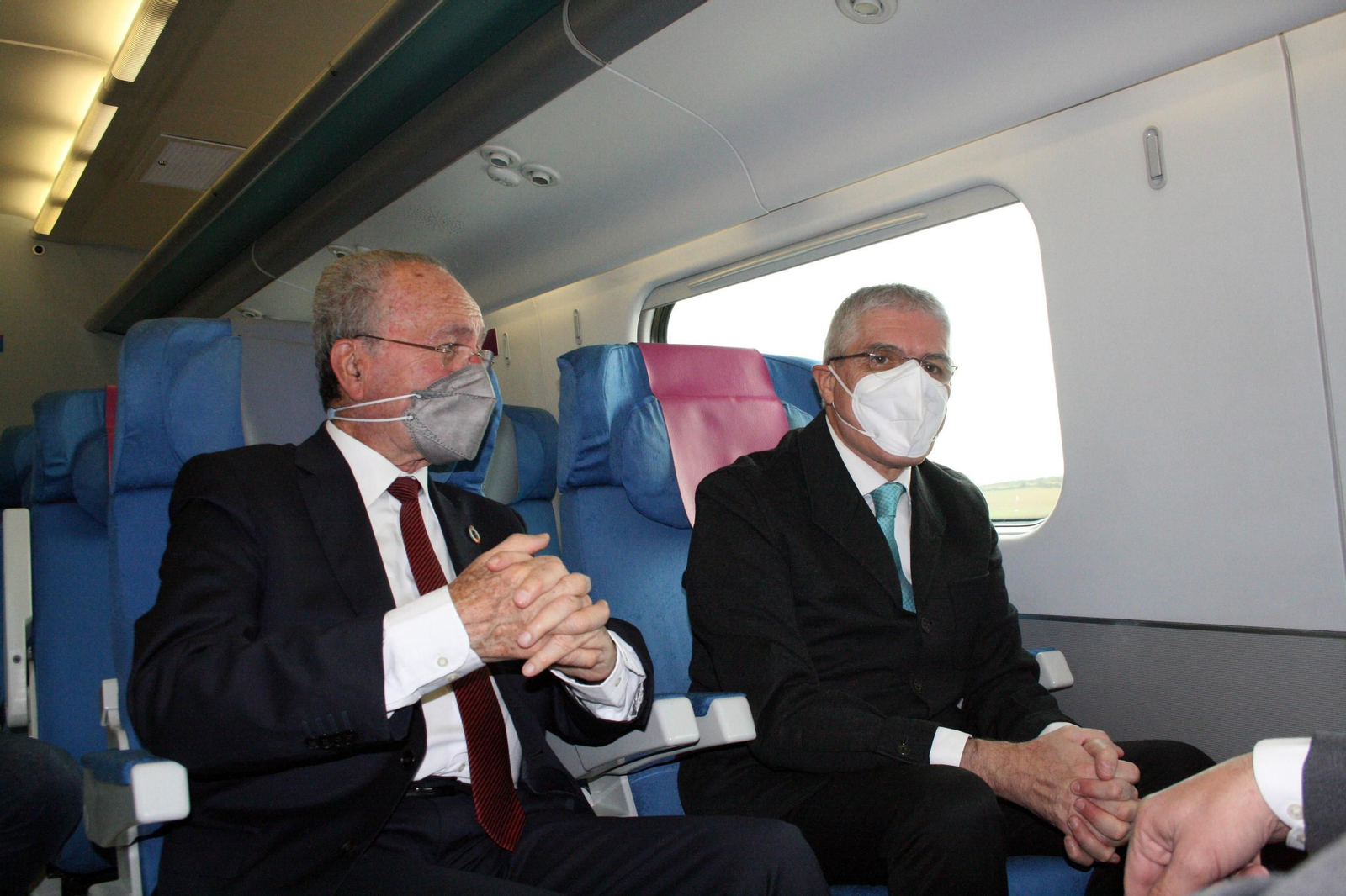 El primer viaje del AVE entre Málaga y Granada, en imágenes