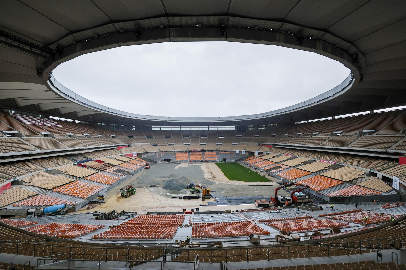 Las imágenes del estado de las obras en el Estadio de la Cartuja a falta de tres semanas para la final