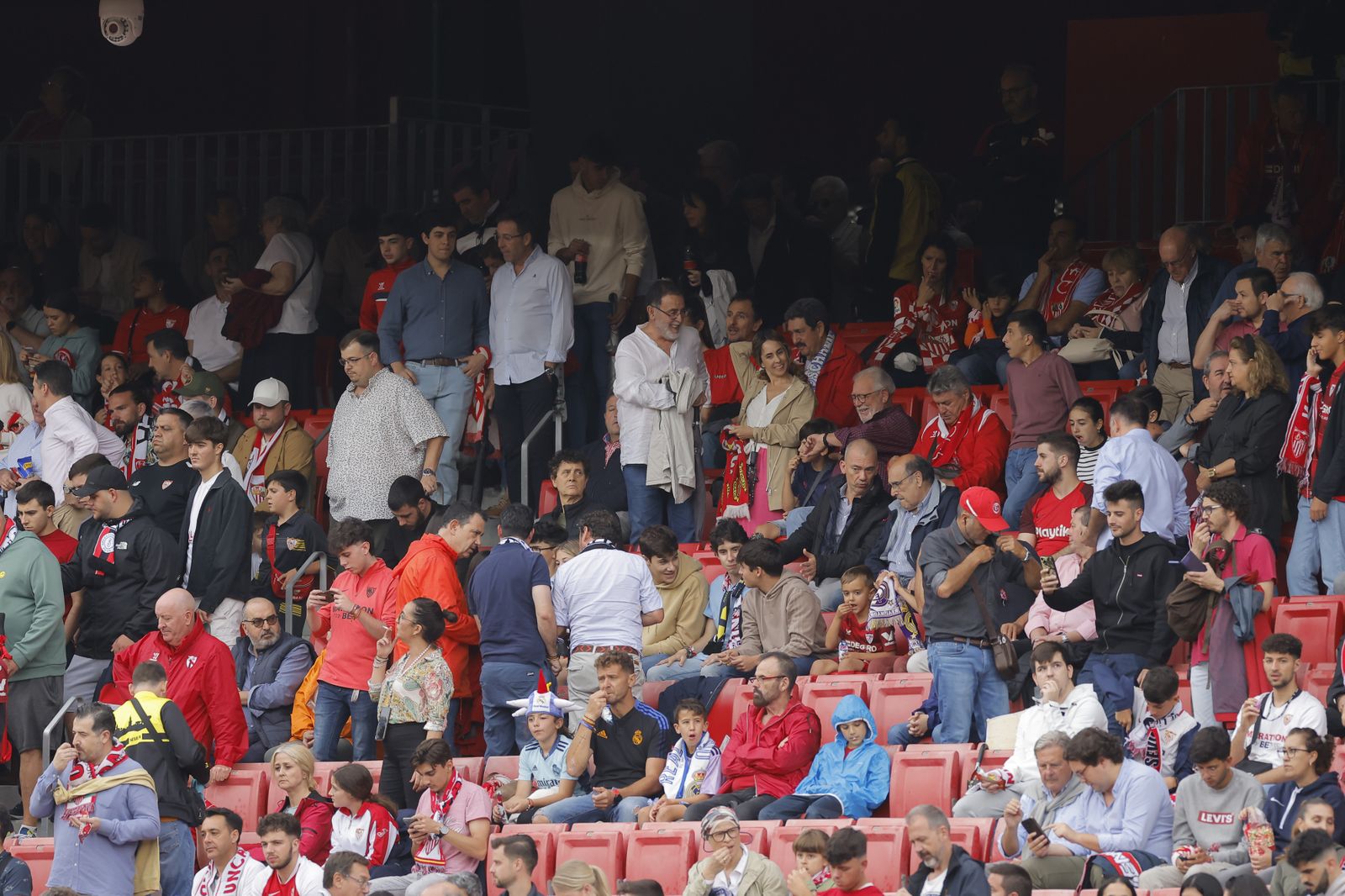 Búscate en las fotos del Sevilla-Madrid