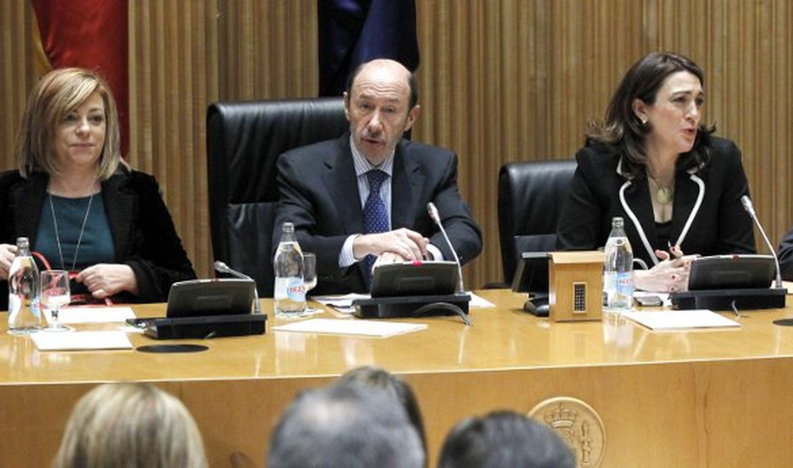 Rubalcaba acusa a Rajoy de mentir sobre el "déficit heredado" para recortar