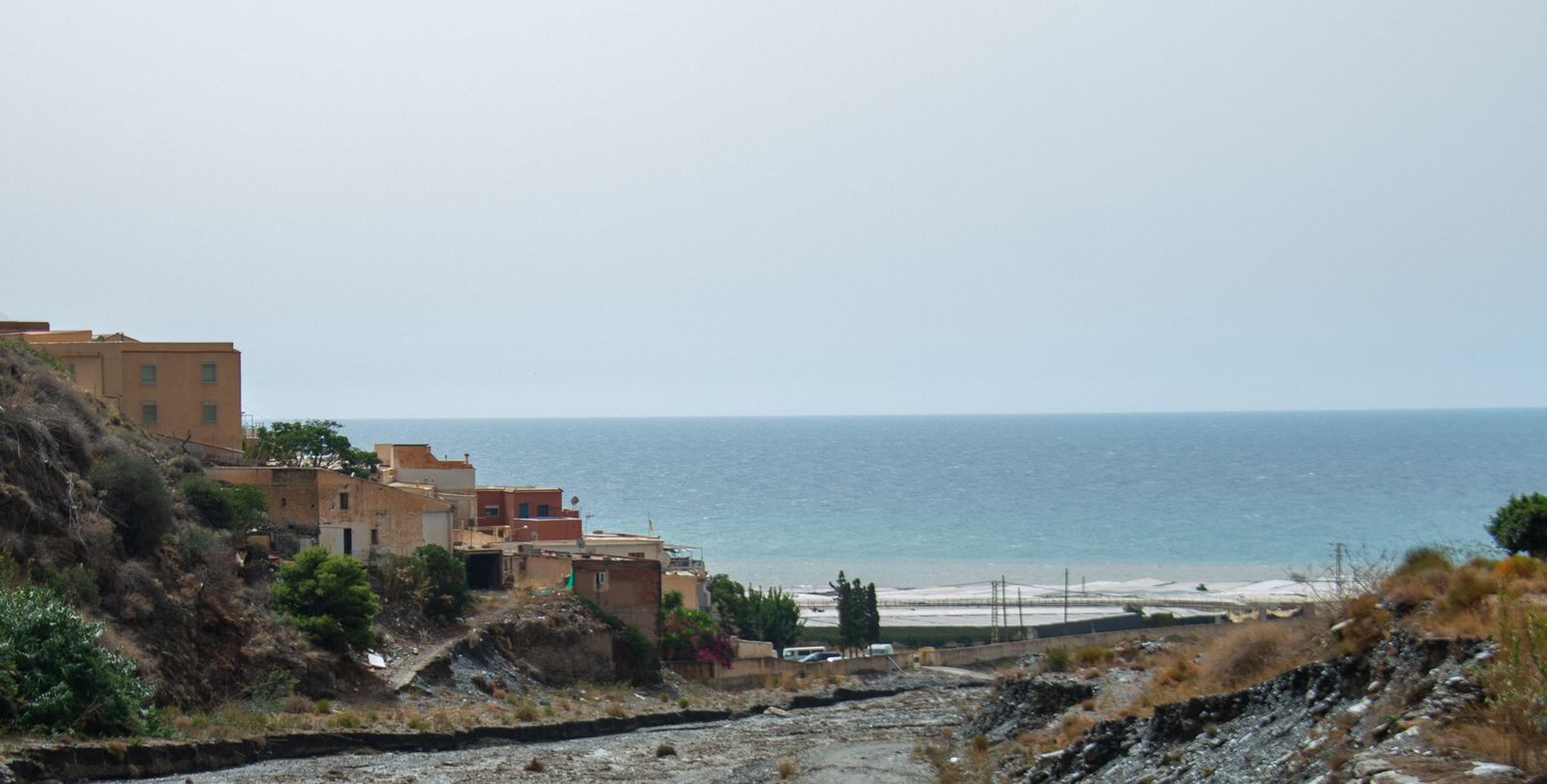 Las lluvias torrenciales arrastraron restos y sedimentos  a través de las ramblas