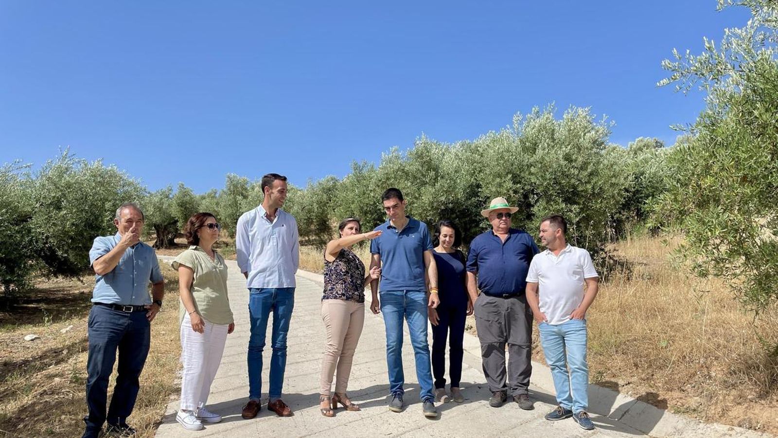 Visita institucional al recién intervenido Camino de los Cierzos.