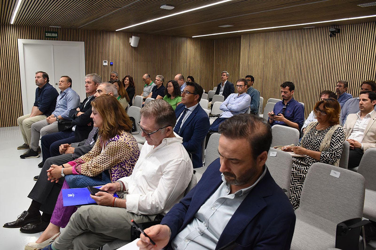 Imágenes de la jornada 'Nuevos modelos de negocio gracias a la Inteligencia Artificial y banca web3' en el Club Cámara de Comercio