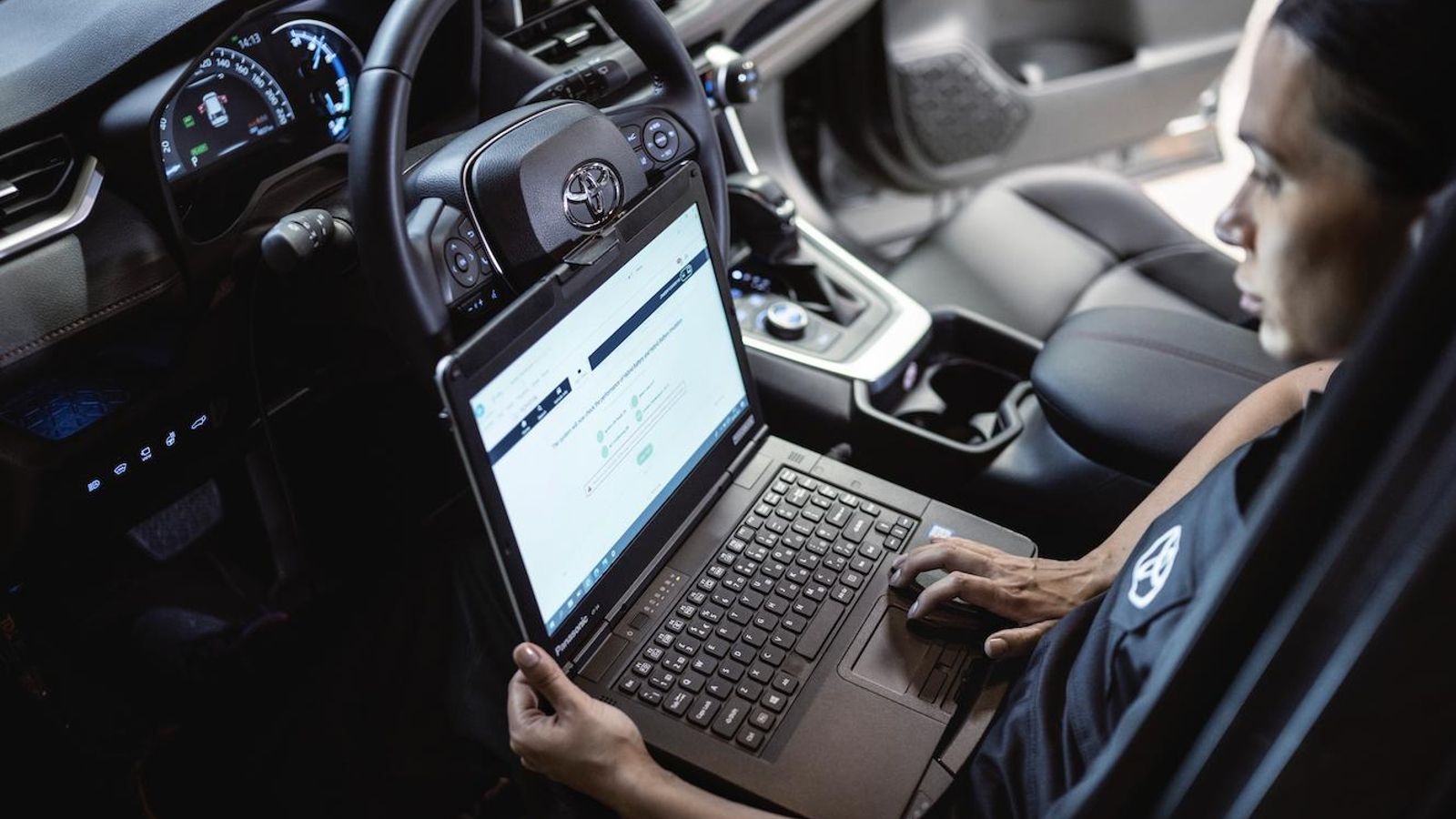 La renovación anual de la garantía exige pasar las revisiones oficiales en la red comercial.