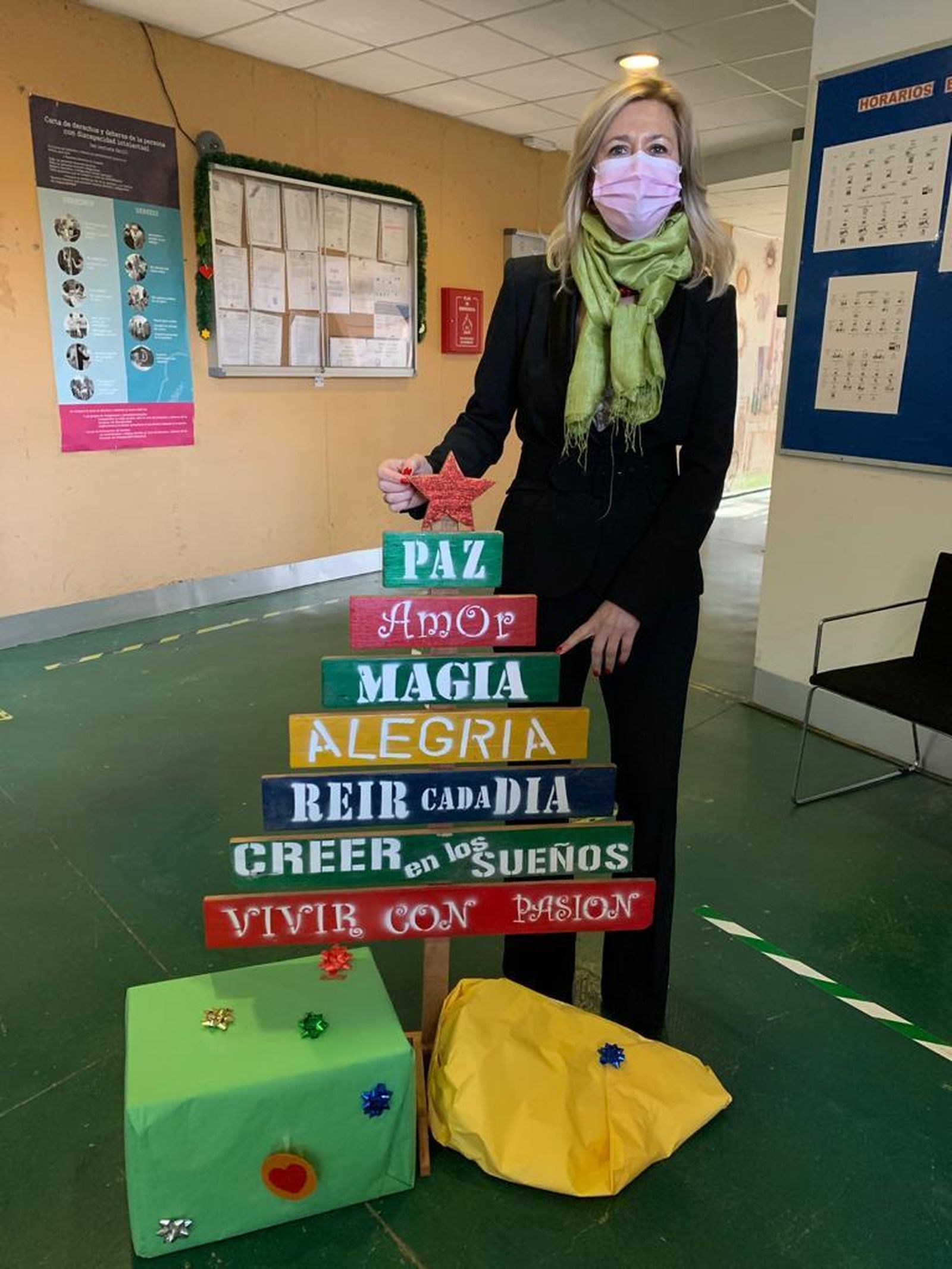 Granada organiza un taller online para fabricar adornos de Navidad con material reciclado