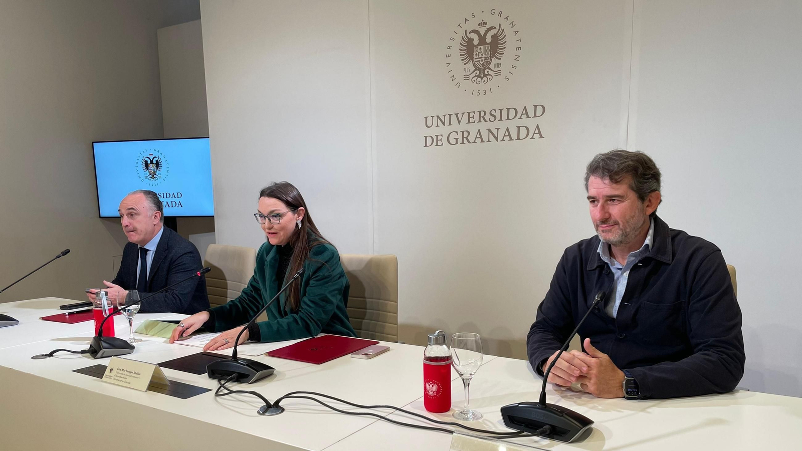 Firma del convenio entre la Universidad de Granada y Caixabank