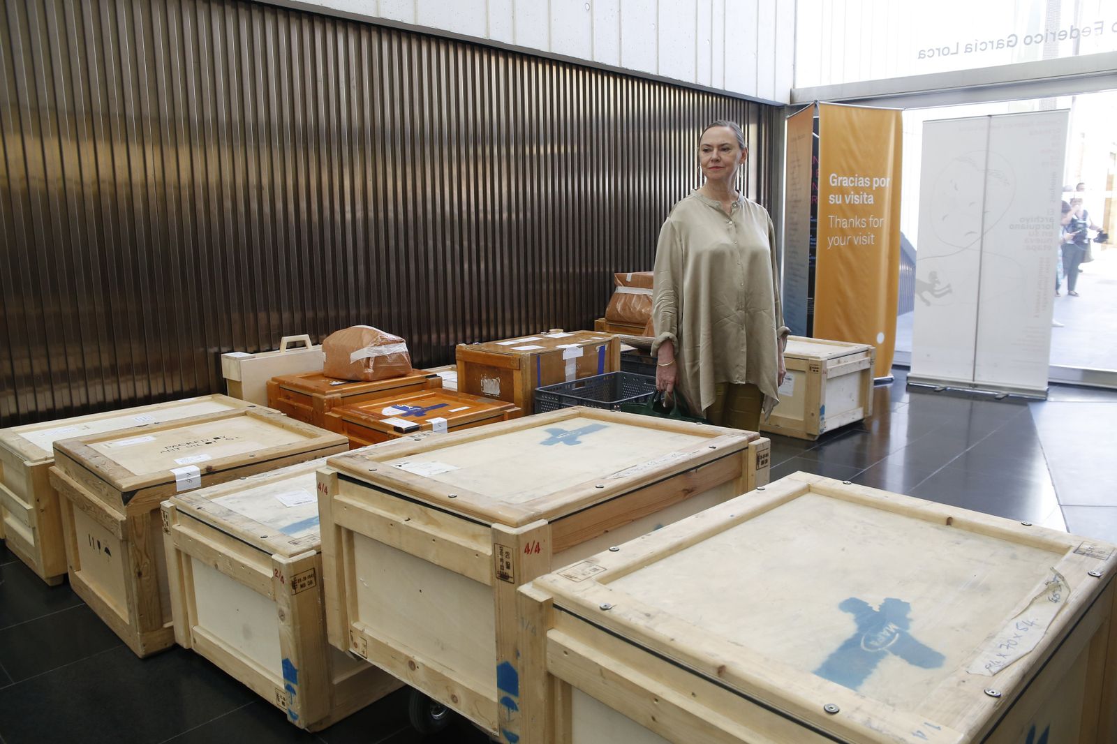 La sobrina del poeta, en el centro cuando llegó el legado