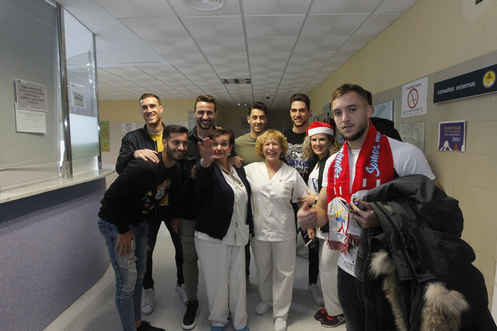 Fotogalería visita jugadores U.D. Almería Hospital Torrecárdenas