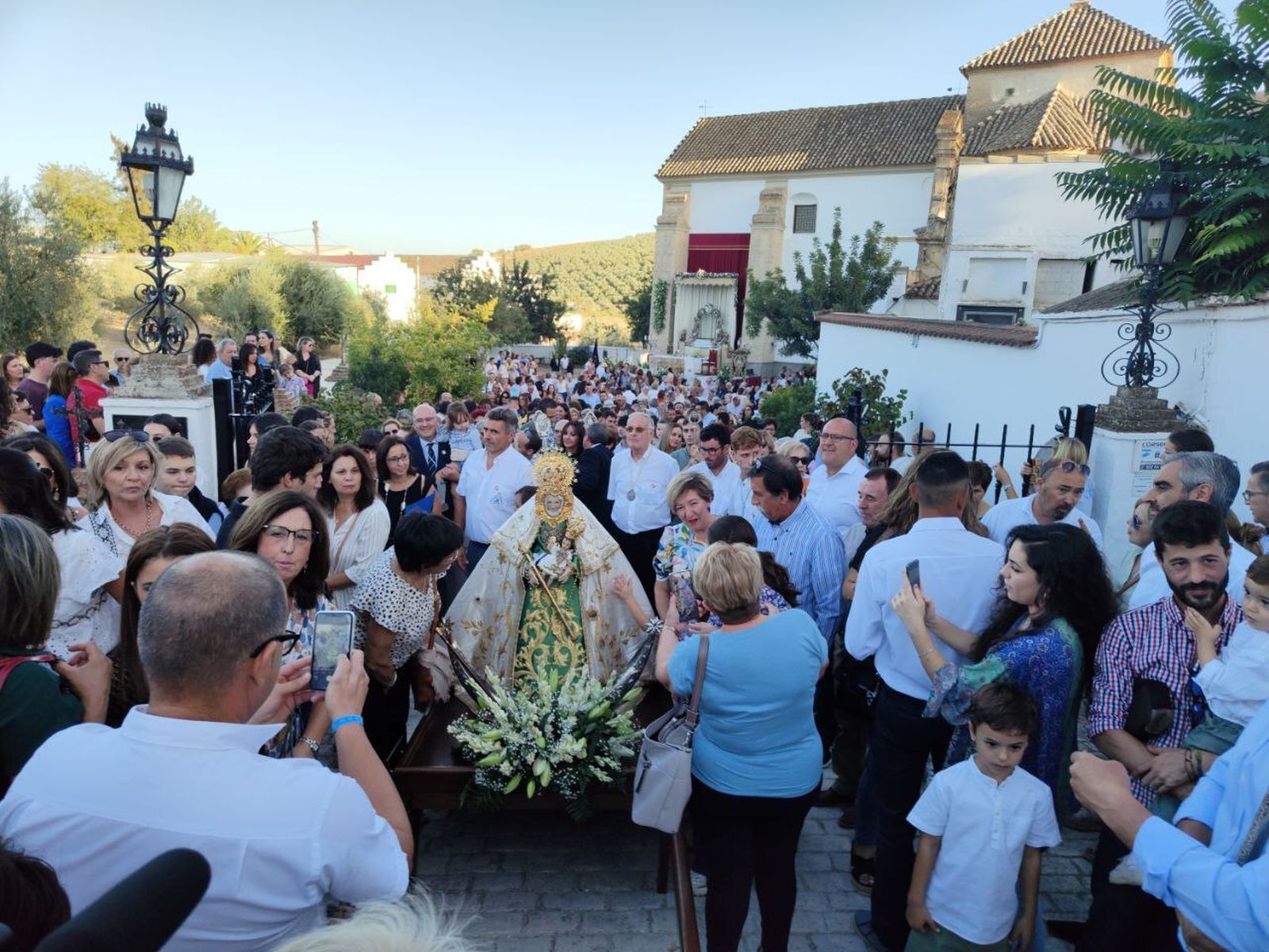 Santaella celebra el 450 aniversario de la primera salida procesional de la Virgen del Valle, en fotografías