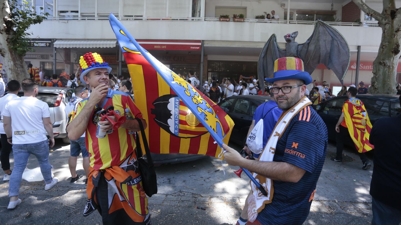 Espectaculares imágenes de la afición del Valencia