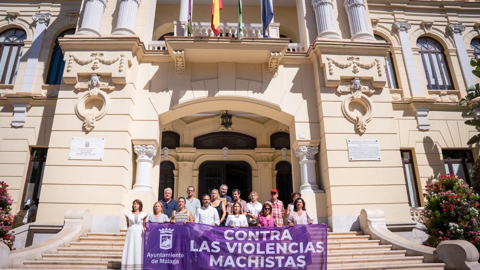 Minuto de silencio en Málaga por la ultima víctima de violencia machista, vecina de Cártama.