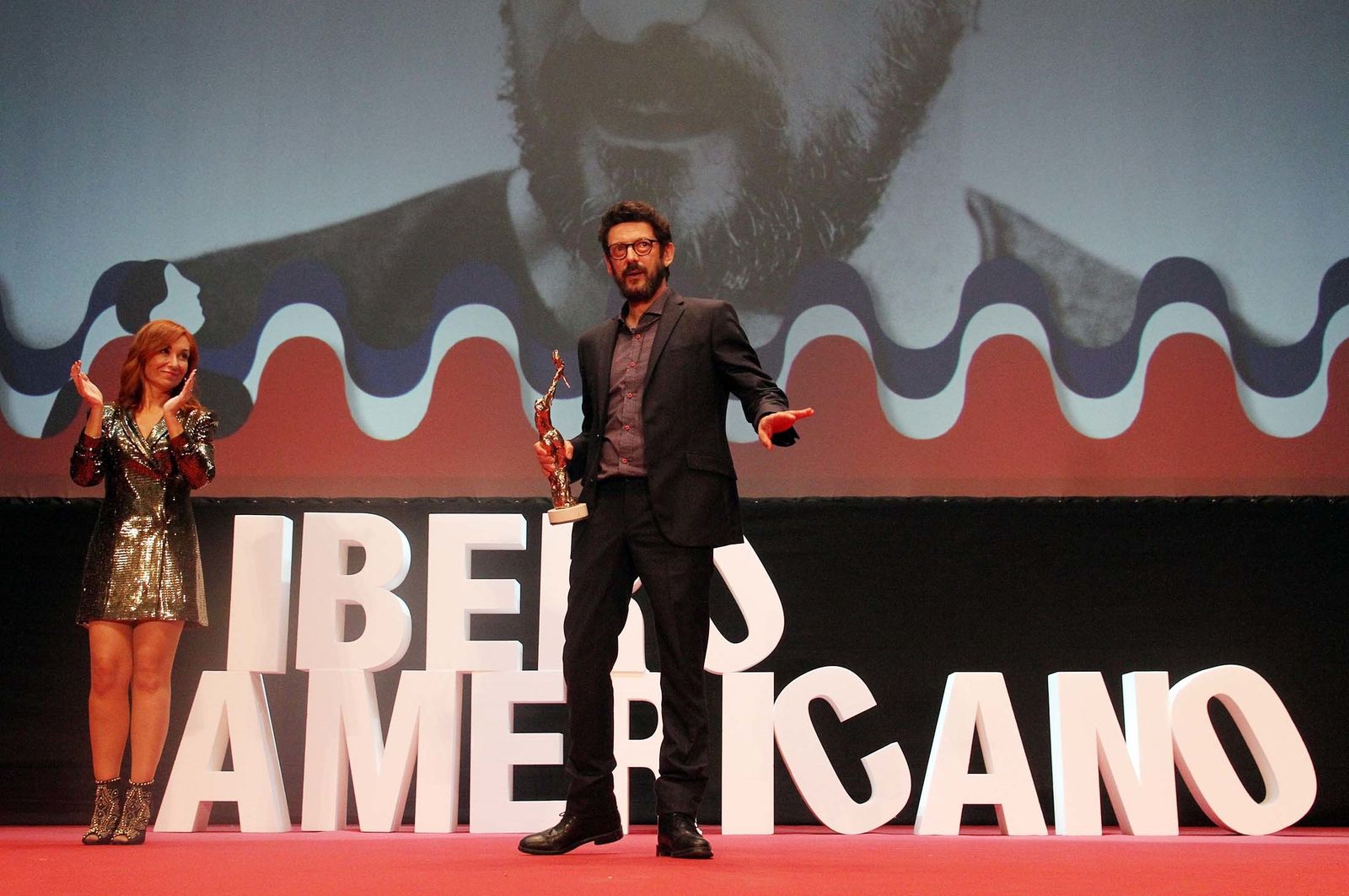 El actor Manolo Solo recibe el Premio Luz, en imágenes