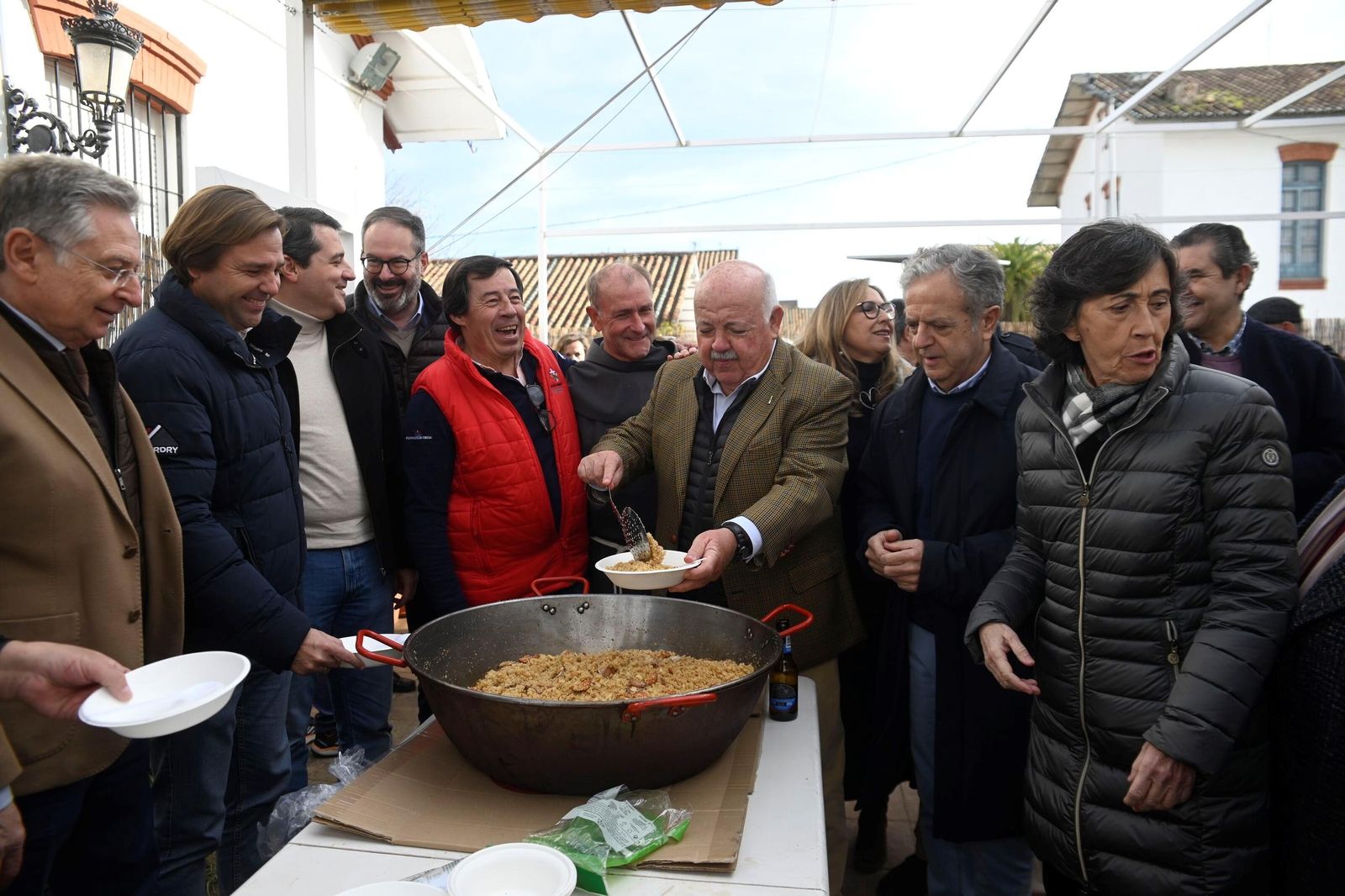 Las migas de la Cruz Blanca, en imágenes