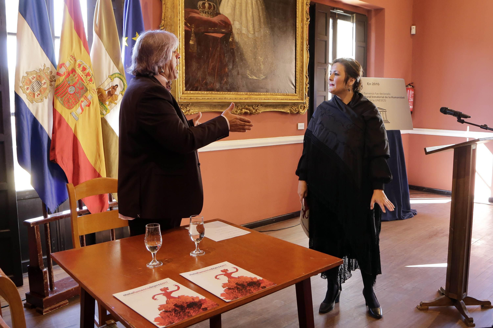 María del Mar Moreno y Antonio Malena, durante la lectura del original manifiesto. María del Mar Moreno y Antonio Malena, durante la lectura del original manifiesto.