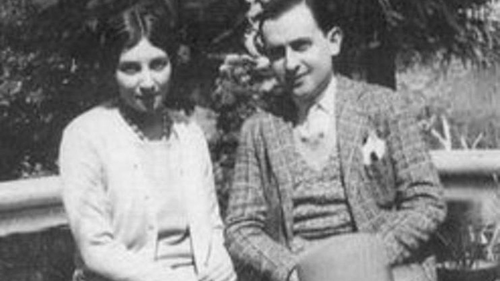 Norah Borges y Guillermo en 1928. Norah Borges y Guillermo en 1928.