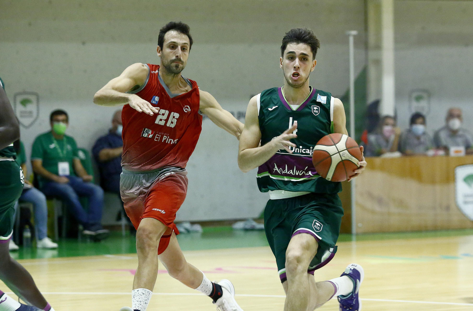 El Unicaja de Liga EBA vence el derbi ante el Colegio El Pinar