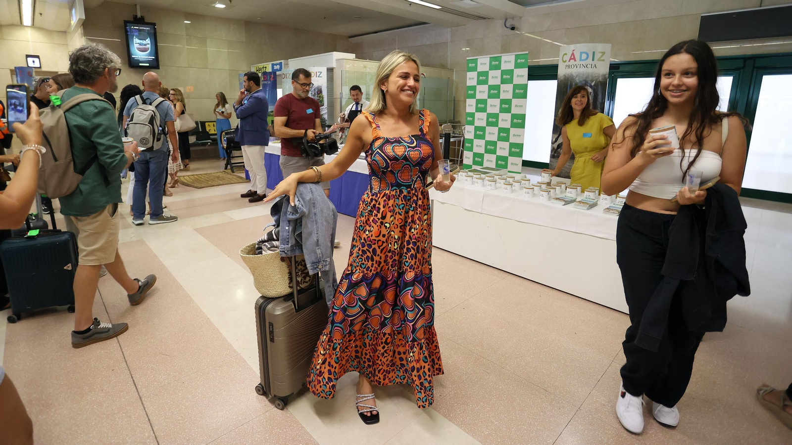 Así ha sido el recibimiento a los pasajeros del vuelo de Las Palmas de Gran Canaria en el Aeropuerto de Jerez