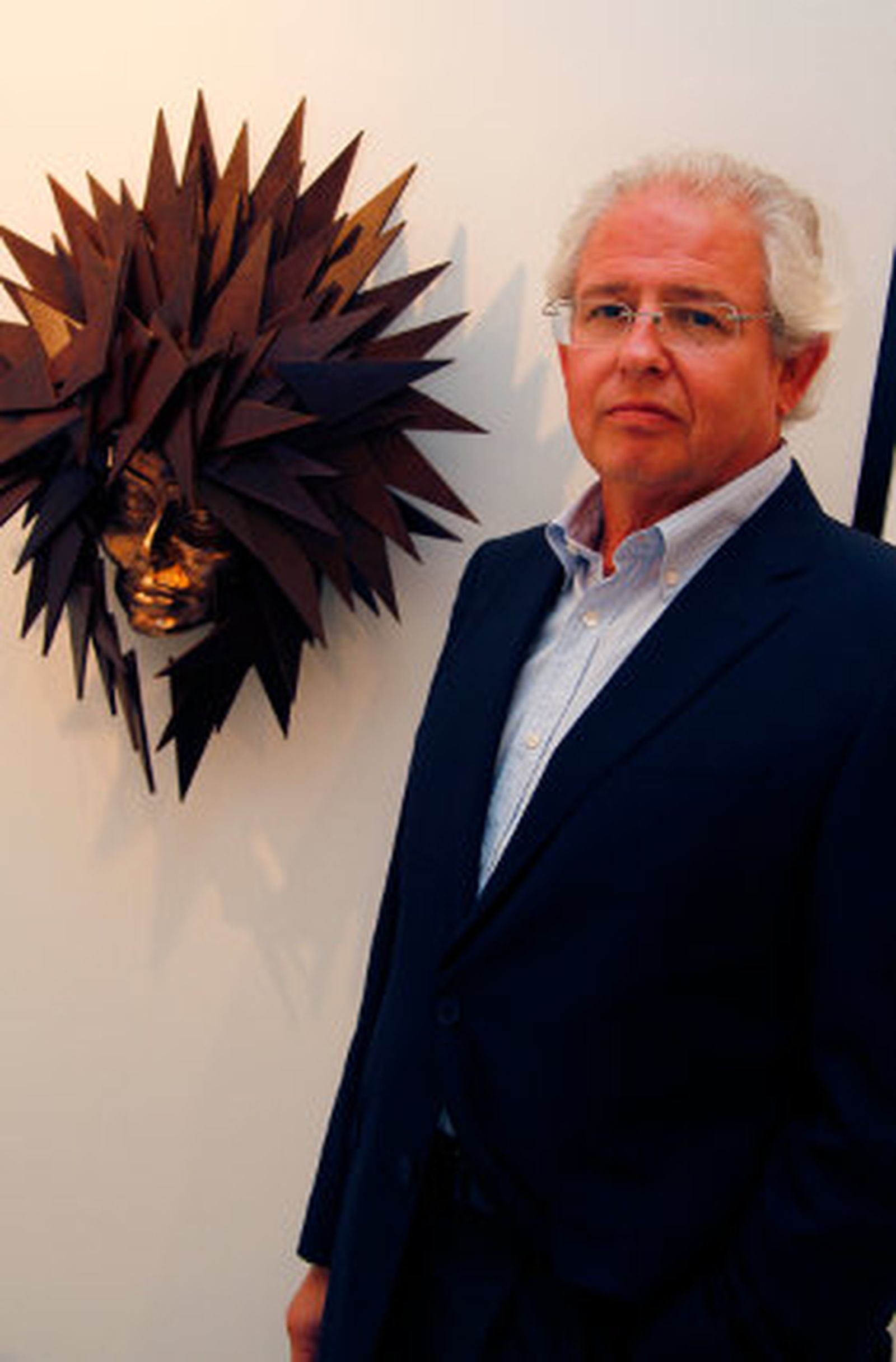 Deidades escultóricas con raíces chilenas