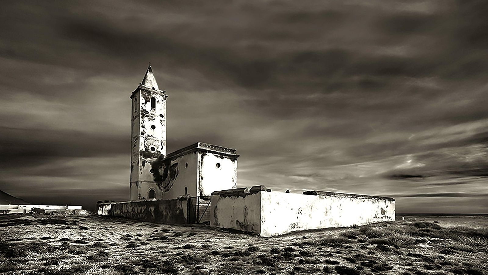 La iglesia de las Salinas de Cabo de Gata. .