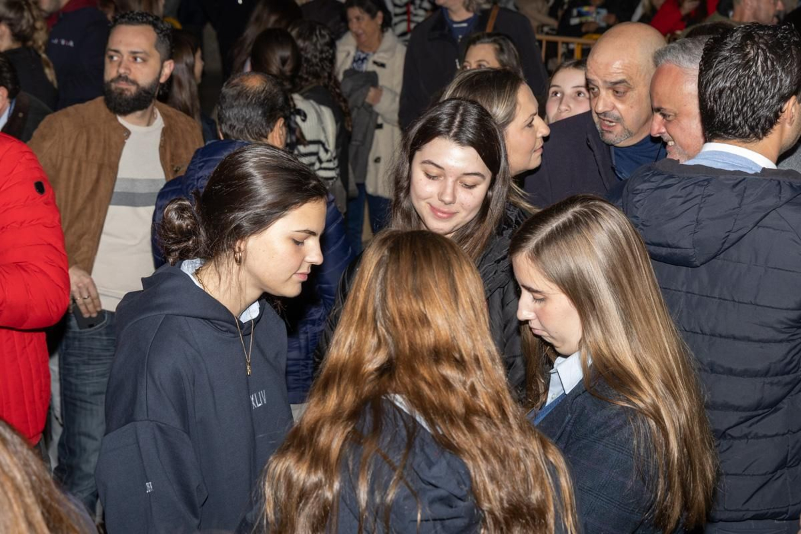 Jaén enciende su Navidad con sus habitantes echados a la calle
