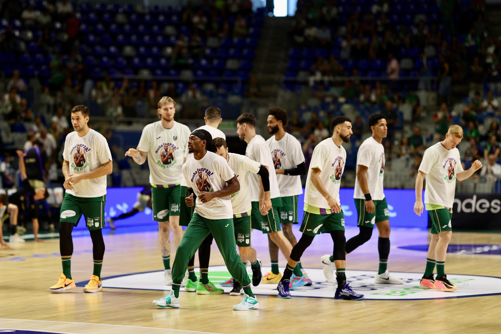 Gesto del Unicaja con Tyson Carter: una camiseta para mandarle fuerza