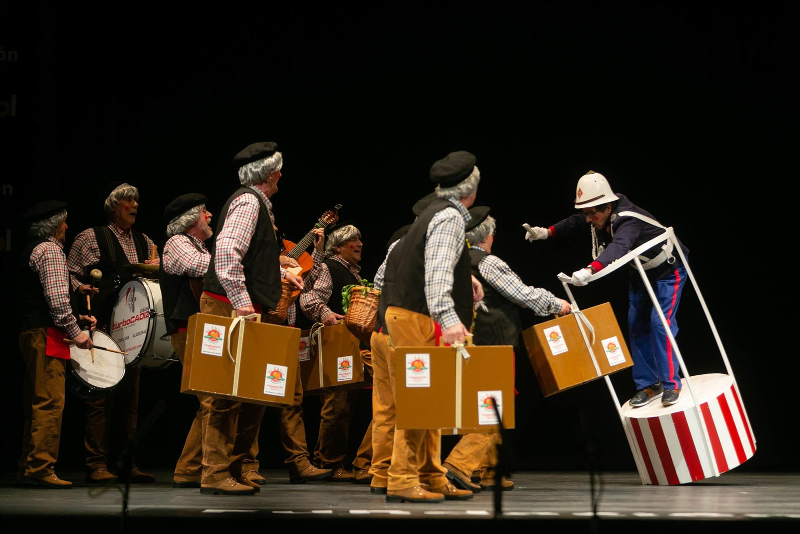 Actuación de la chirigota 'La ciudad no es para mi'.