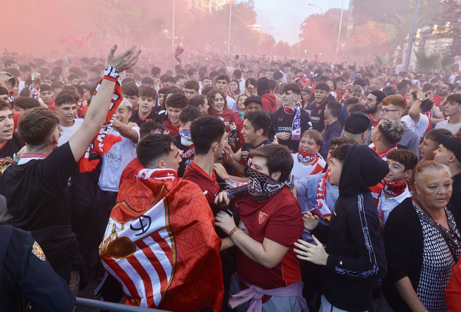 Llegada del Sevilla al Pizjuán