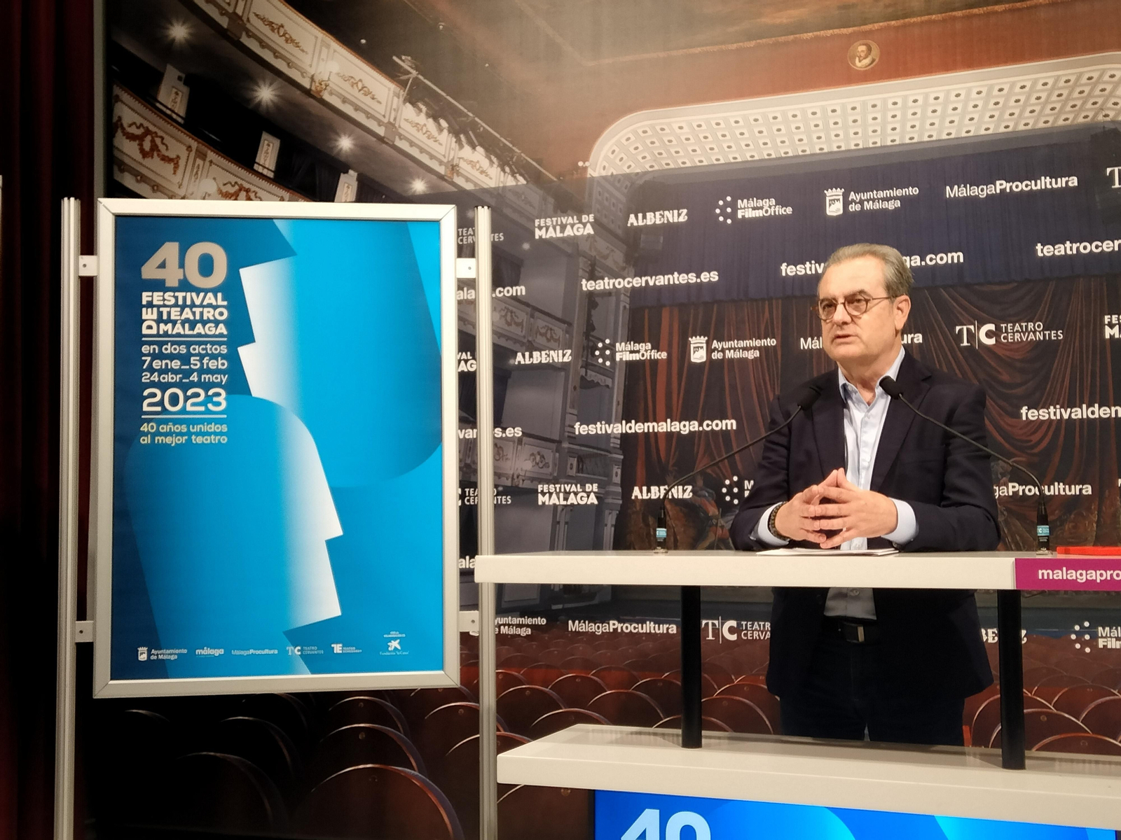 El gerente de Málaga Procultura, Juan Antonio Vigar, presenta la programación del 40 Festival de Teatro de Málaga