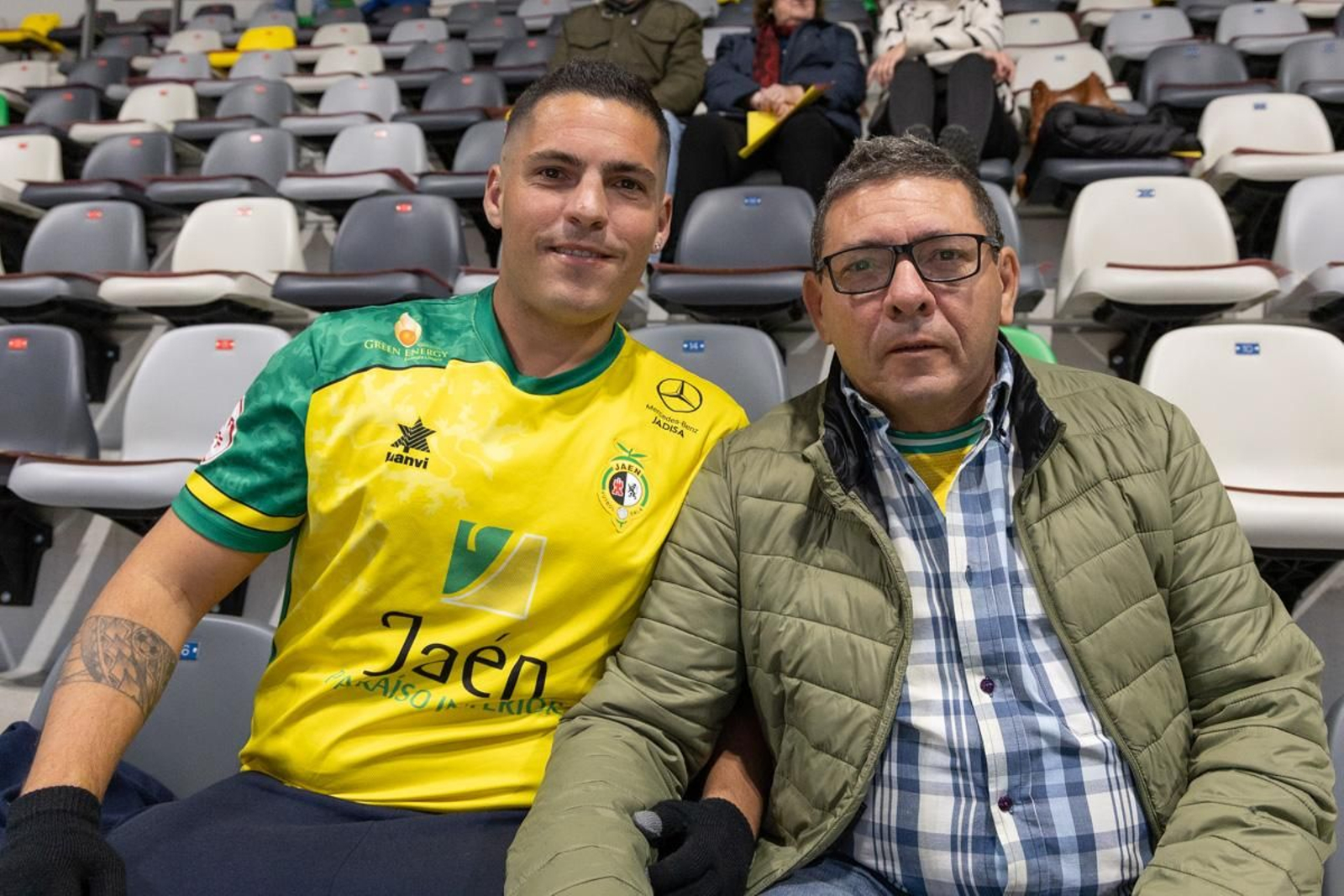 La fiesta amarilla en la goleada del Jaén FS al Barça, en imágenes