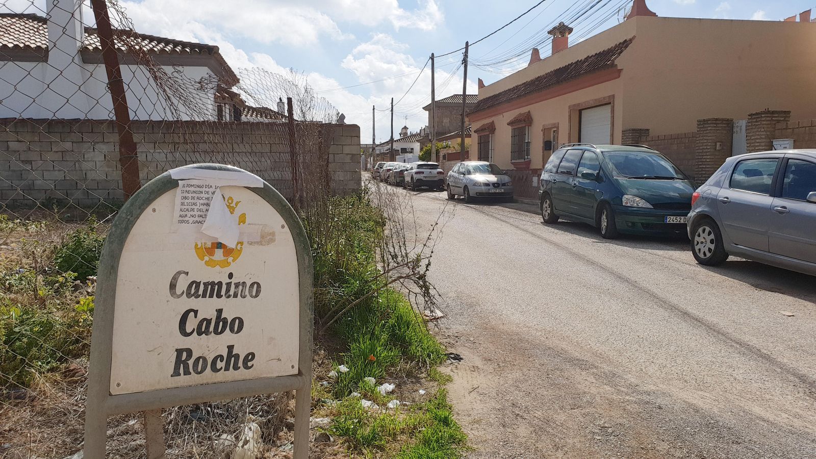 Camino Cabo Roche, una de las calles que se contempla para una futura actuación con la conexión de agua potable y alcantarillado.