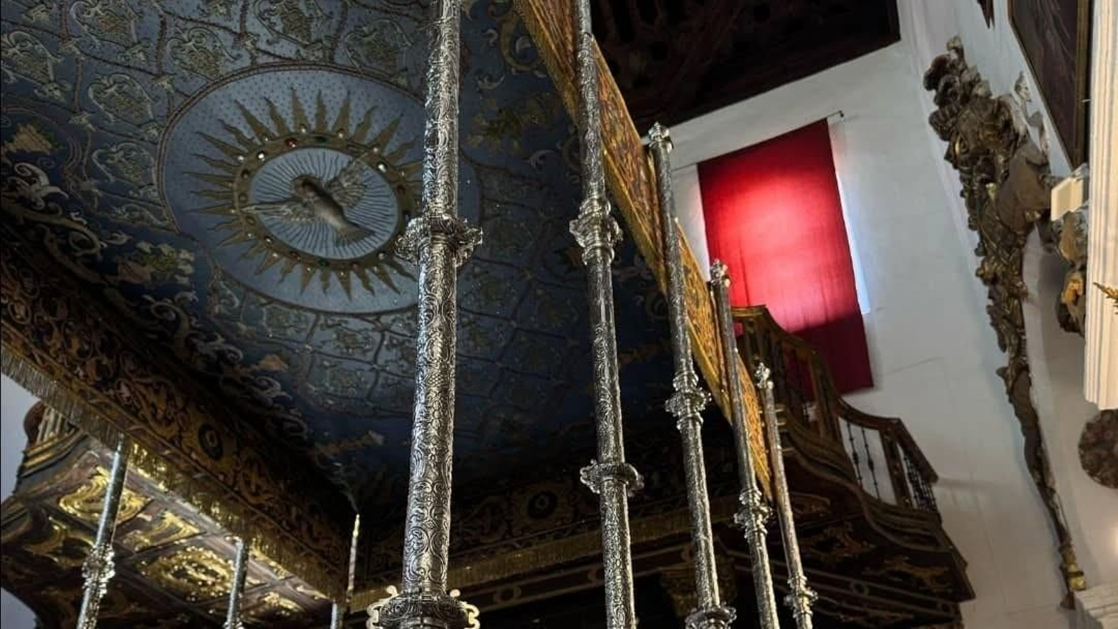 Fotogalería: Así vive la Hermandad de las Maravillas los últimos preparativos de cara al Domingo de Ramos 2025