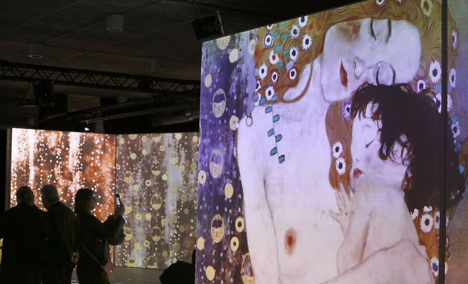 Fotos de la exposición 'El Oro de Klimt' en el Muelle Uno