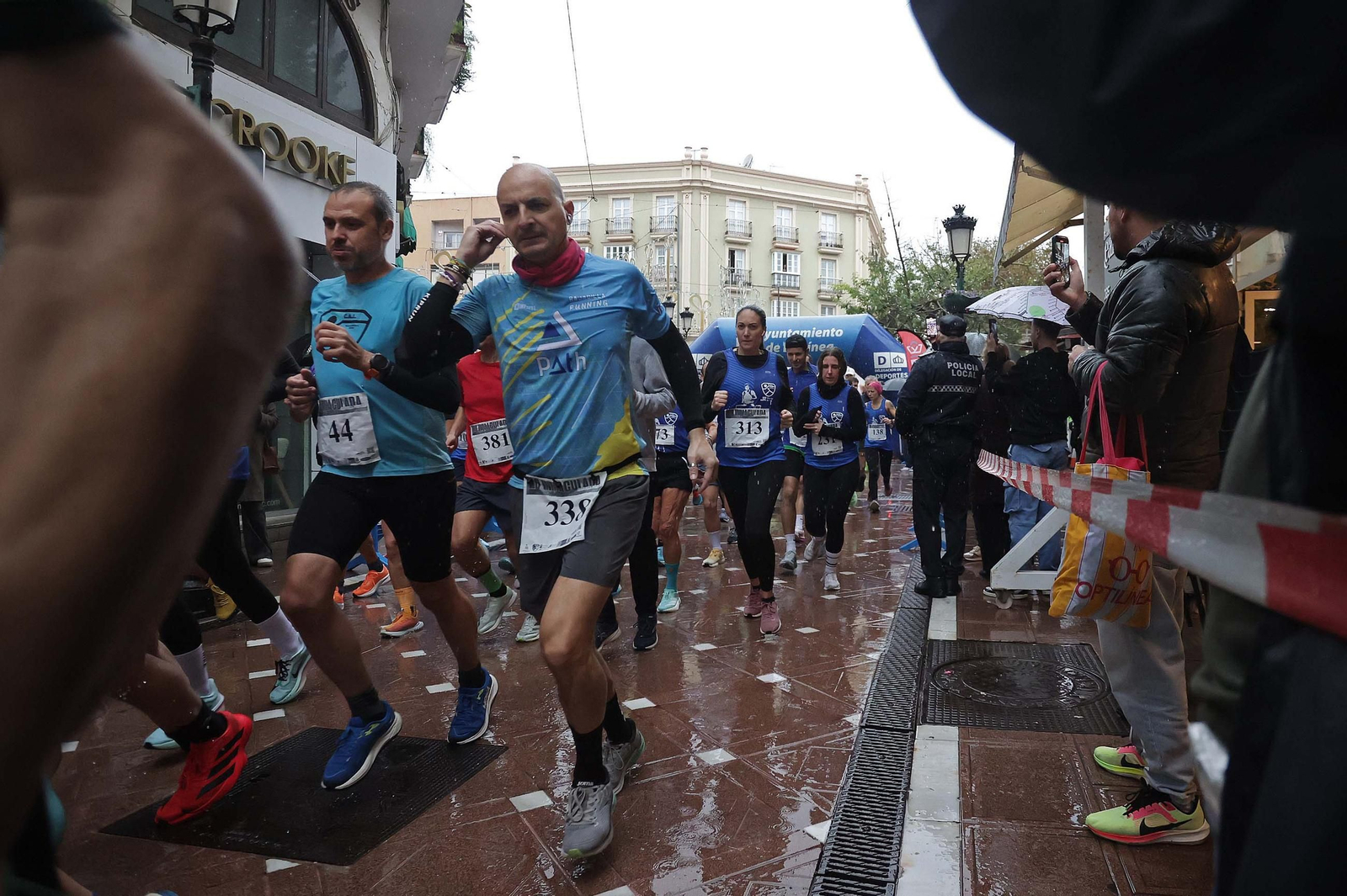 Búscate en las fotos de la XII Carrera Popular de la Inmaculada