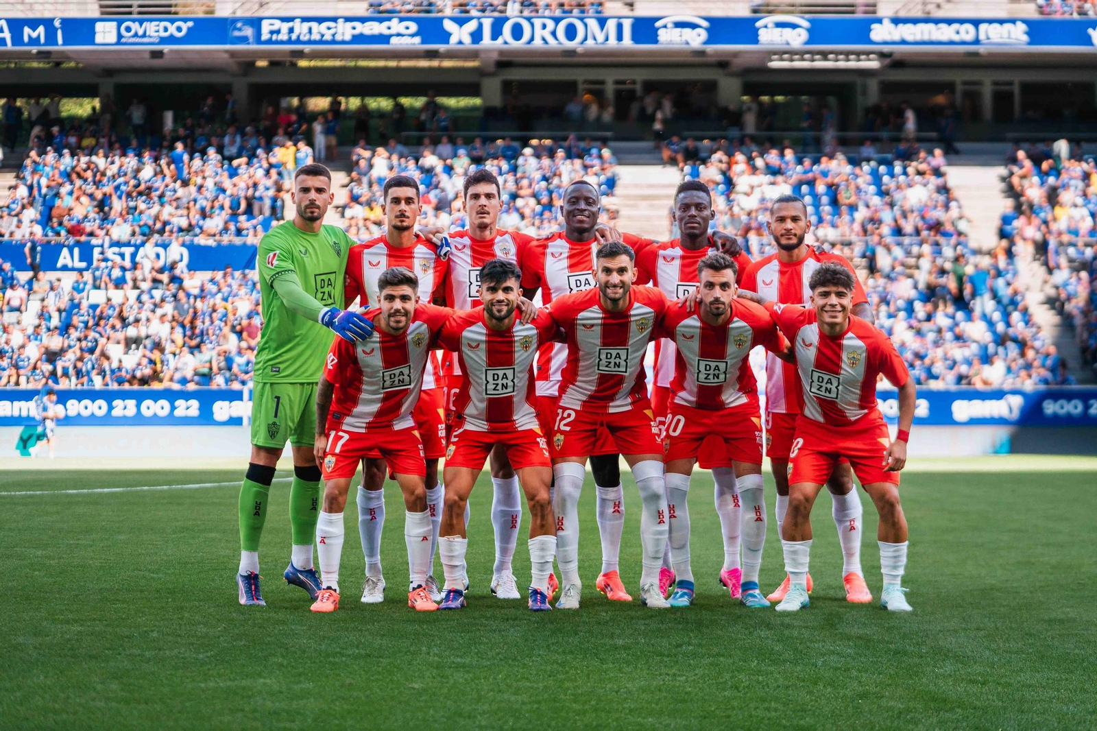 El Carlos Tartiere no resultó el mejor escenario para el estreno de DAZN en las camisetas El Carlos Tartiere no resultó el mejor escenario para el estreno de DAZN en las camisetas