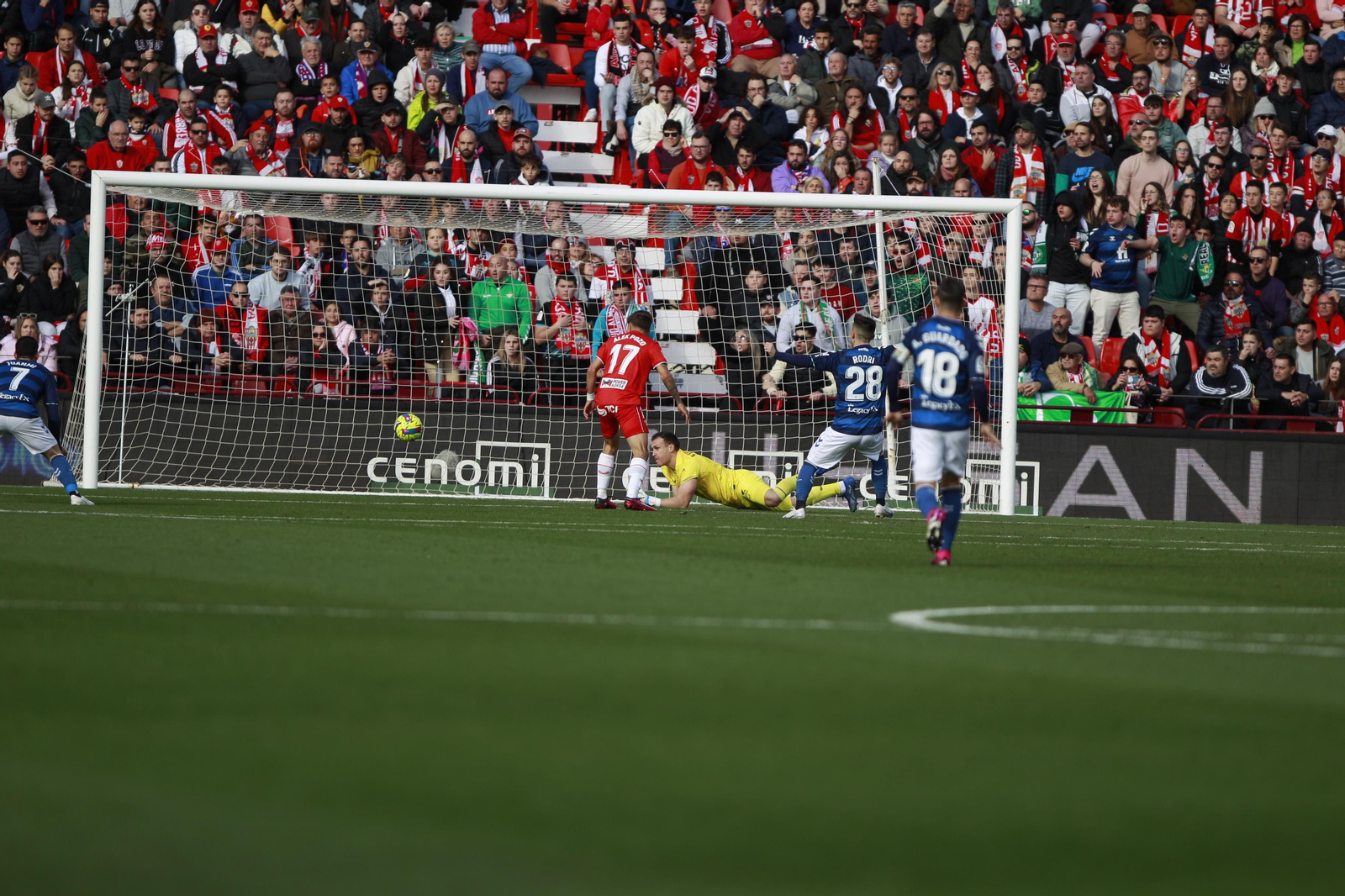 Imágenes del partido de fútbol U.D. Almería-Real Betis Balompié