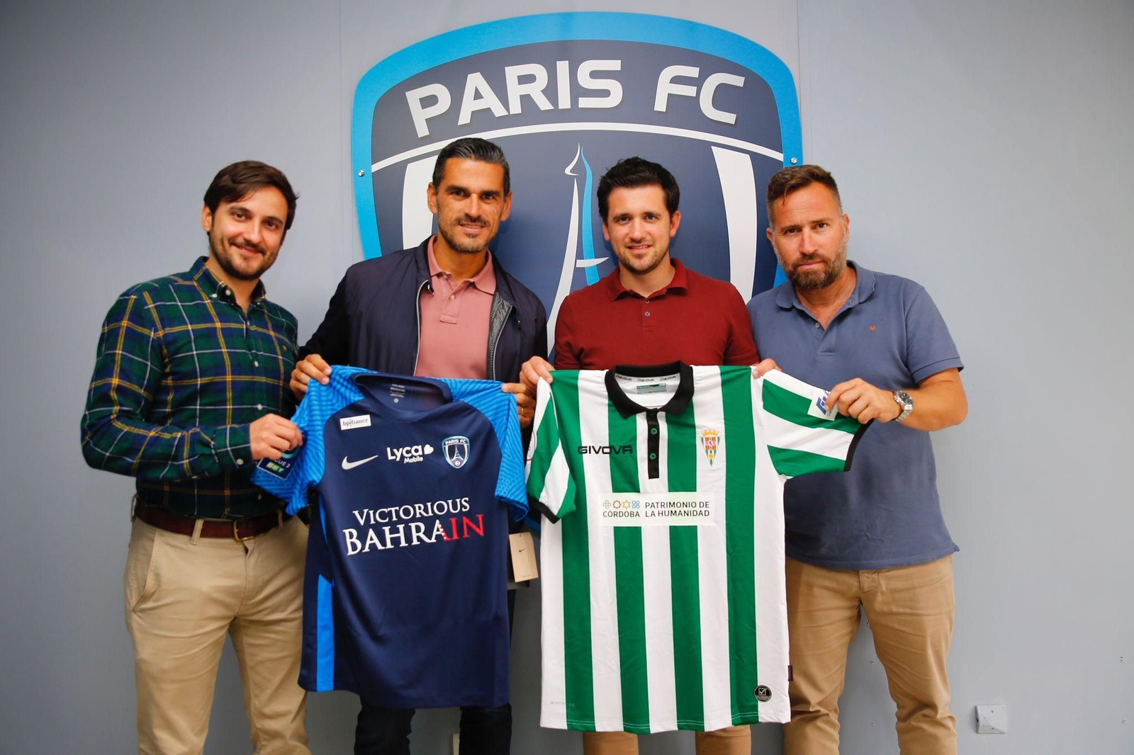 Juanito y David Ortega, en las instalaciones del Paris FC.