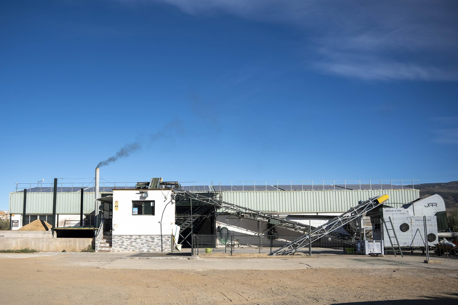 Os enseñamos como se hace el aceite en la almazara de Fiñana, en imágenes