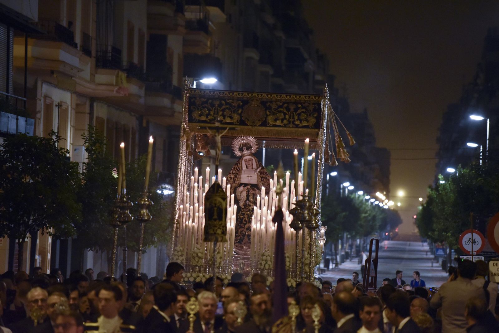 La Virgen de la Victoria, en rosario de aurora a la Catedral