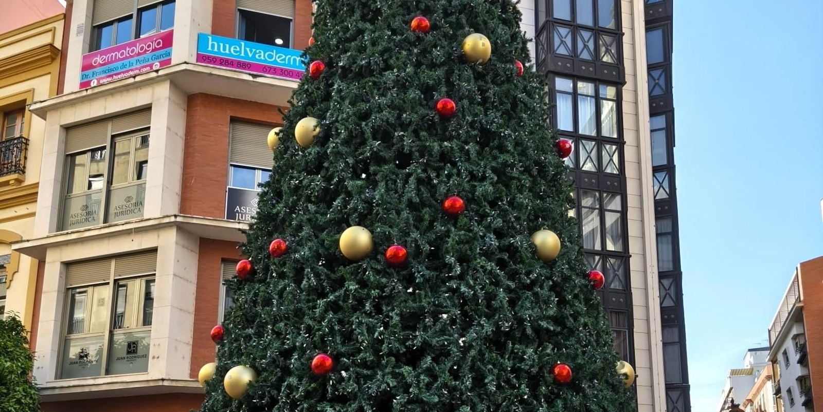 La Navidad se deja sentir en Huelva antes de Halloween y el Black Friday