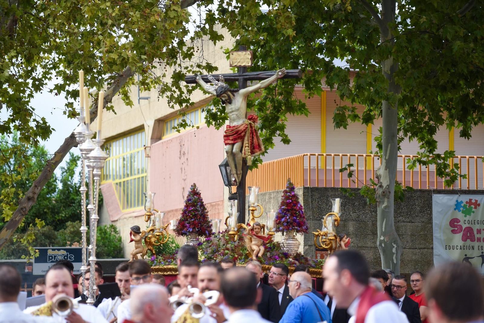 El vía crucis misionero del Cristo del Amor, en imágenes