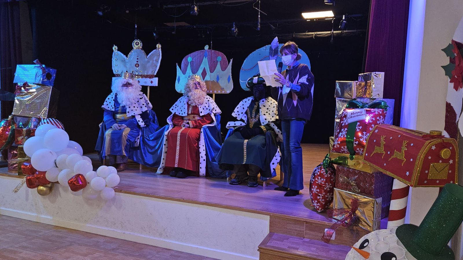 Así ha sido la llegada de los Reyes Magos a Bacares: decenas de regalos a niños y mayores