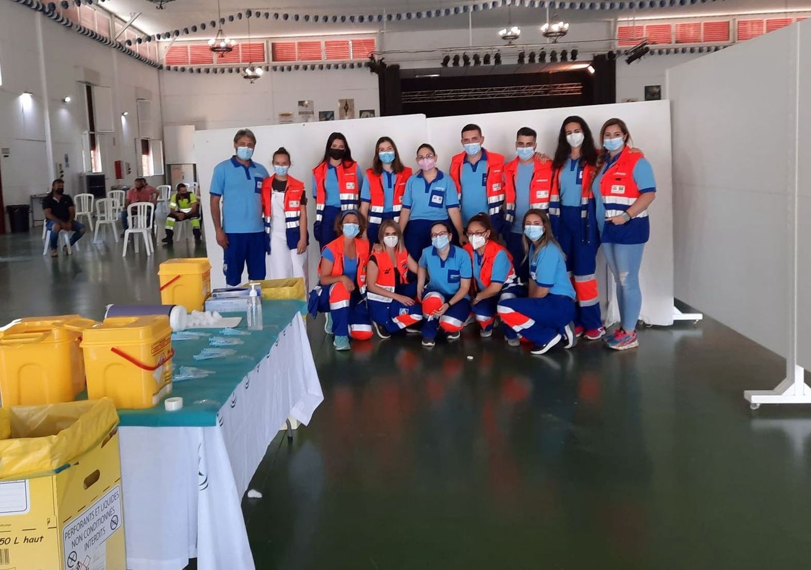 El equipo de vacunación en la caseta municipal de Arahal en el AGS Sur de Sevilla.