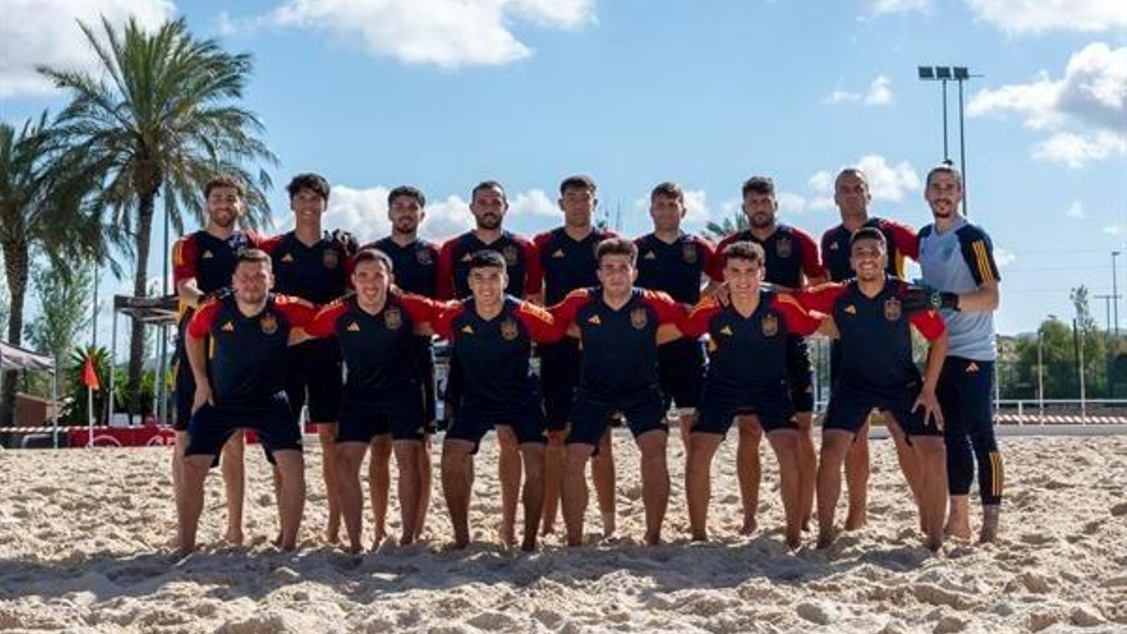 Plantel de la selección española de fútbol playa concentrado en Jaén.