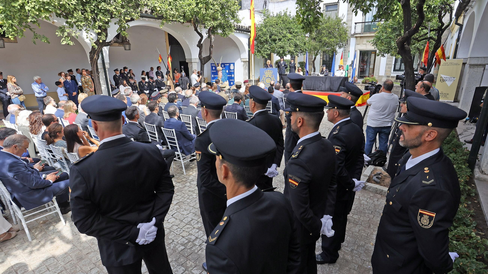Imágenes del Día de la Policía Nacional en las Bodegas Fundador de Jerez