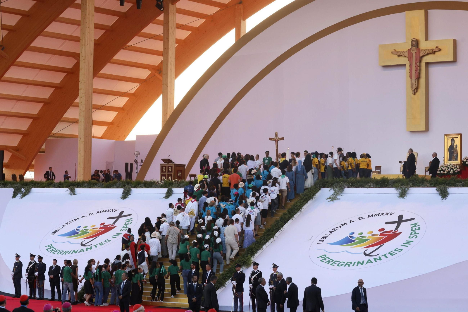 Pope Leo XIV celebrat (14129937).jpg